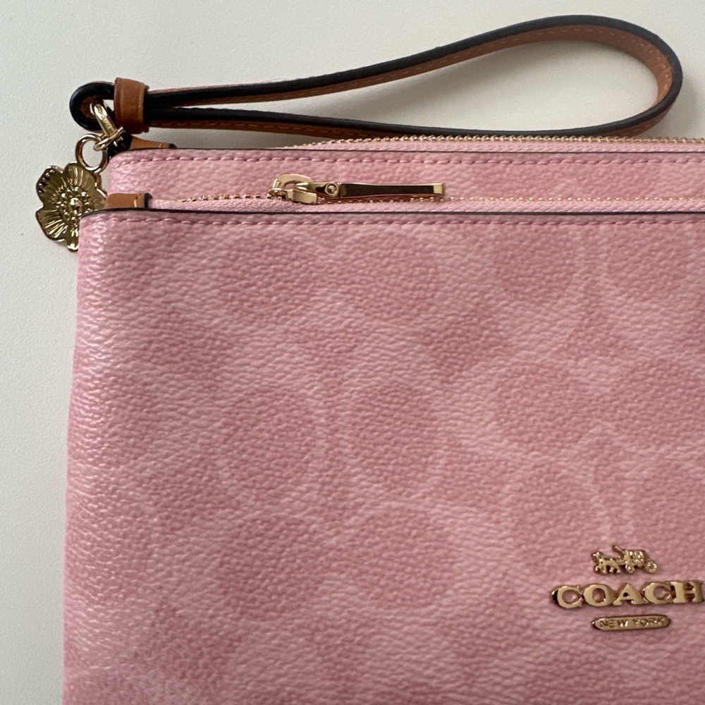 NWT Coach Powder Pink Double Zip Wristlet In Signature Canvas With Charms 🌸 - Picture 5 of 5